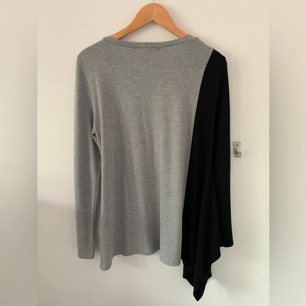 Karen by Karen Kane Gray Black Asymmetrical Minimalist Light Sweater Top